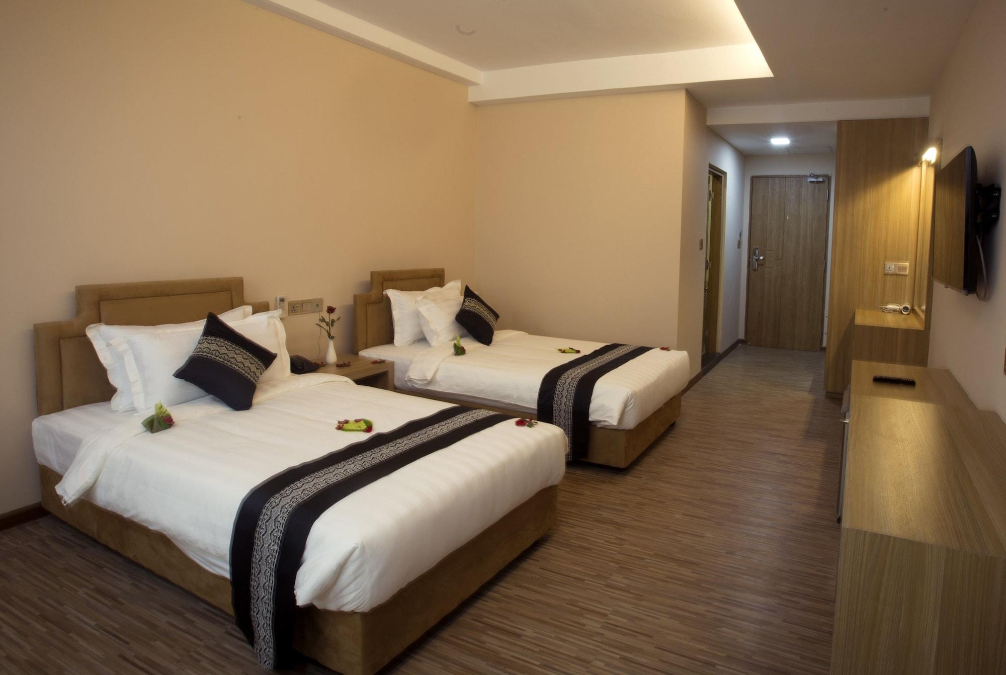 Elegant Hotel Pyi Thar Yar Янгон Экстерьер фото