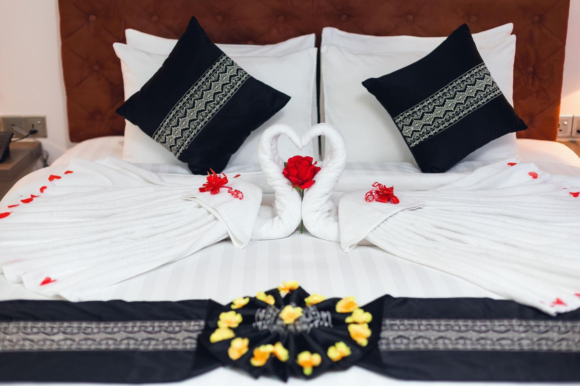Elegant Hotel Pyi Thar Yar Янгон Экстерьер фото