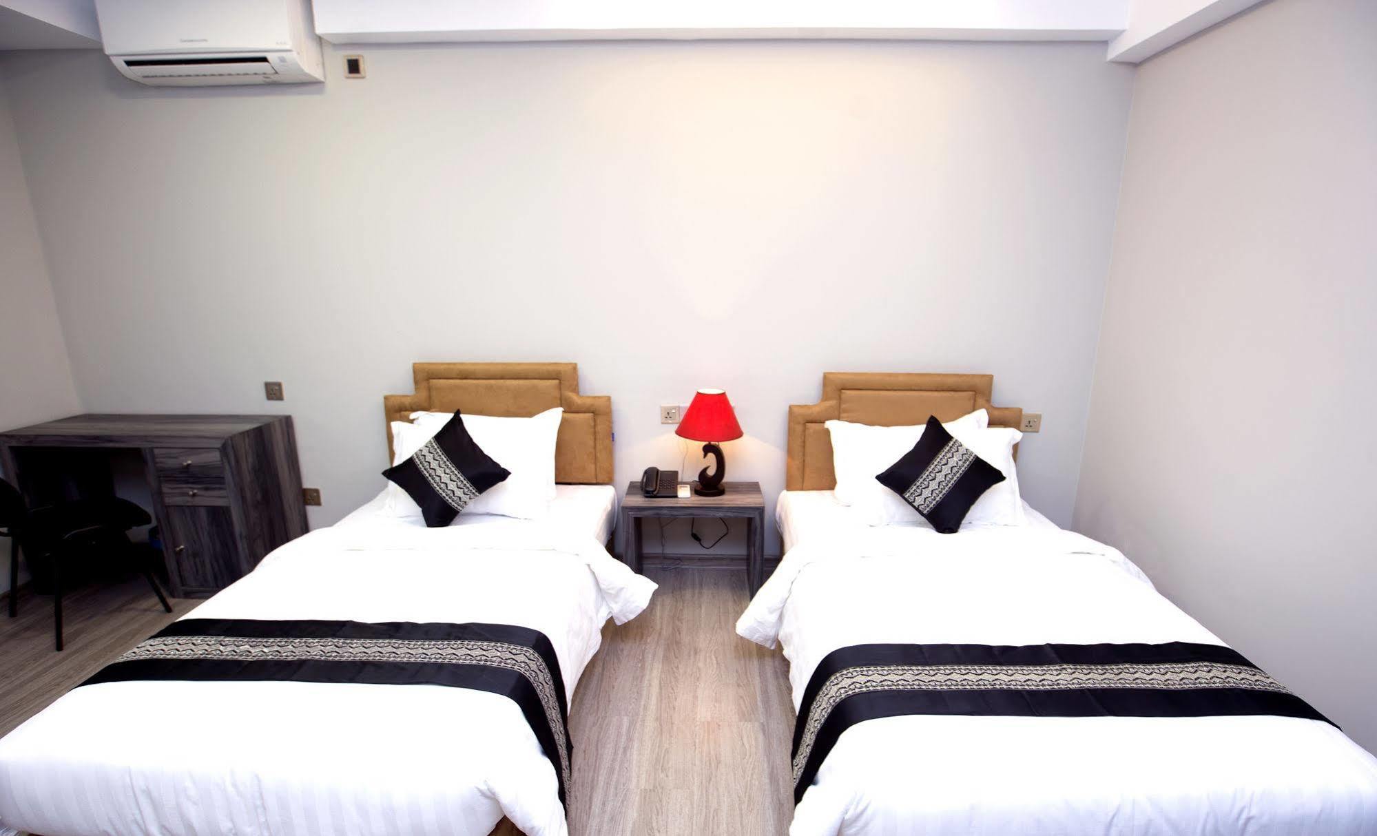 Elegant Hotel Pyi Thar Yar Янгон Экстерьер фото