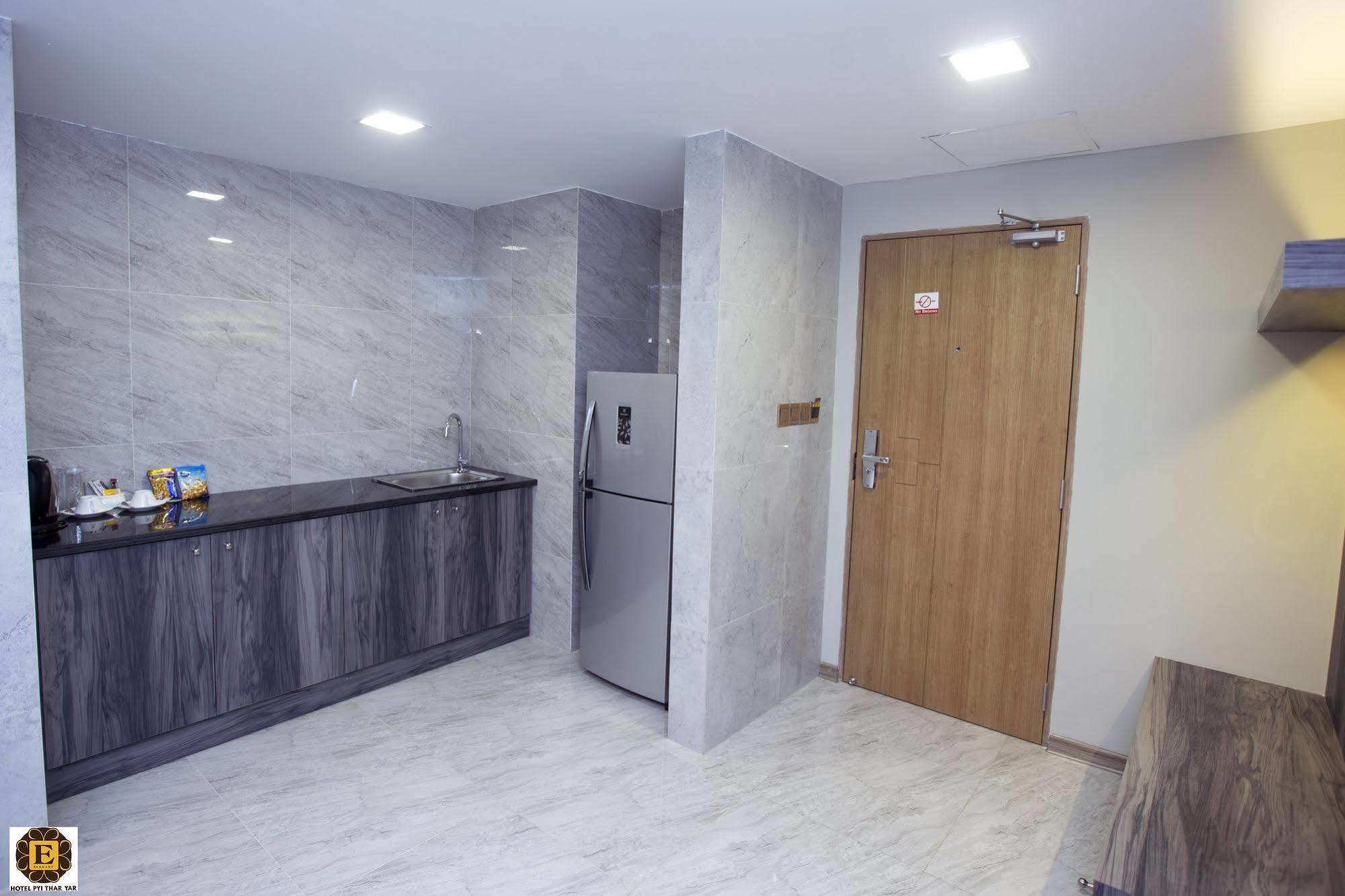 Elegant Hotel Pyi Thar Yar Янгон Экстерьер фото