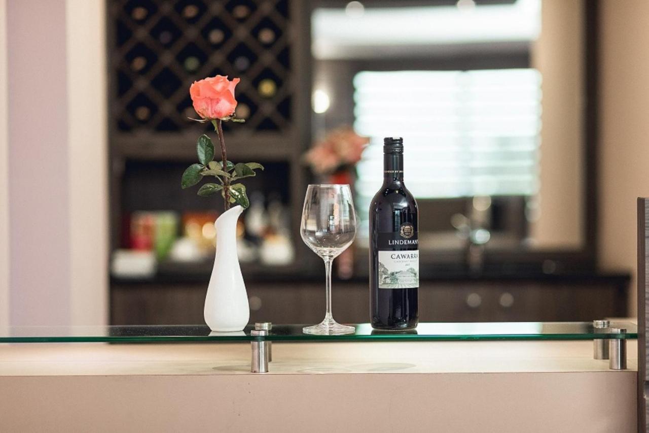 Elegant Hotel Pyi Thar Yar Янгон Экстерьер фото