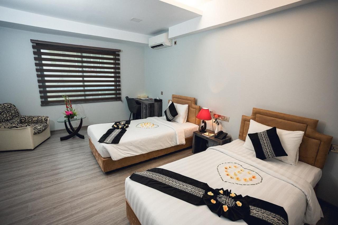 Elegant Hotel Pyi Thar Yar Янгон Экстерьер фото